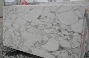 Bianco Carrara Bianco Carrara – Classic Italian marble with soft gray veins over a white background; timeless and versatile.