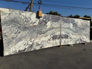 Calacatta Capraia Calacatta Capraia – White marble with bold gray and taupe veining, known for its high contrast and dynamic movement.