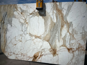 CALACATTA MACCHIA VECCHIA Calacatta Macchia Vecchia – Exquisite Italian marble with golden and gray veining that creates a painterly effect.