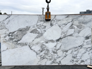 CALACATTA VAGLI HONED Calacatta Vagli Oro – Premium marble with a soft ivory tone and warm gold veining; sophisticated and luminous.