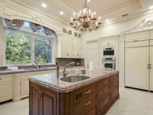 Granite kitchen countertop fabrication and installation in Burbank – custom natural stone surfaces